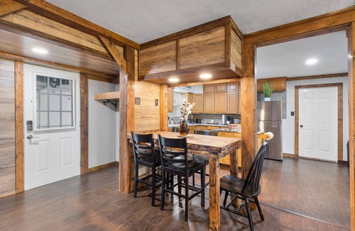 Southeast Houston House | Spacious Western Home Fire Pit 10 Guests Near NRG