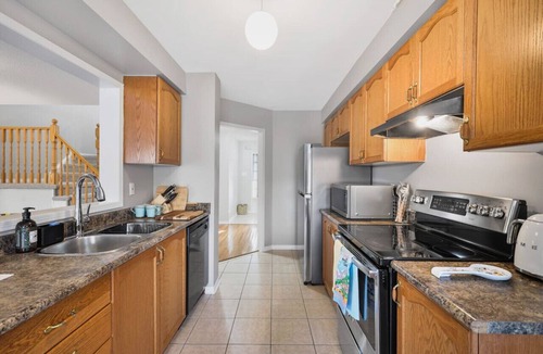 Whitby House | Spacious Whitby Haven: 3BR Home + Parking