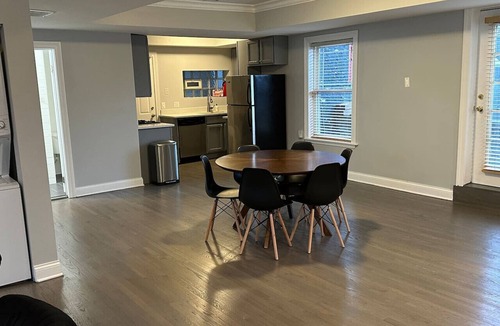 Wicker Park Condo | Spacious Wicker Park Hideaway with Parking!