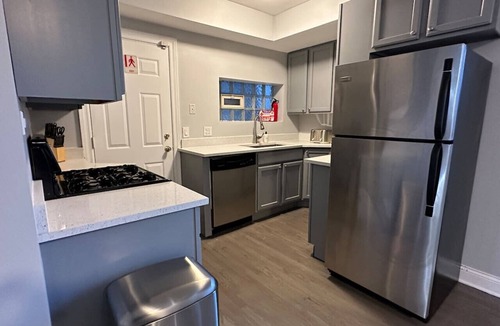Wicker Park Condo | Spacious Wicker Park Hideaway with Parking!