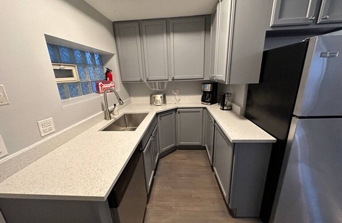 Wicker Park Condo | Spacious Wicker Park Hideaway with Parking!