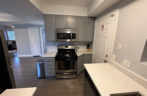Wicker Park Condo | Spacious Wicker Park Hideaway with Parking!