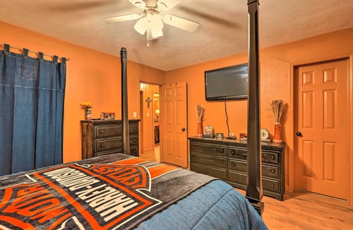 Inman House | Spacious Williamson Home: Private Yard & Deck