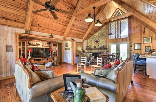 Inman House | Spacious Williamson Home: Private Yard & Deck