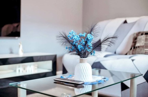 Lavender Fields House | Spacious Wimbledon House | Lovely Garden + Parking