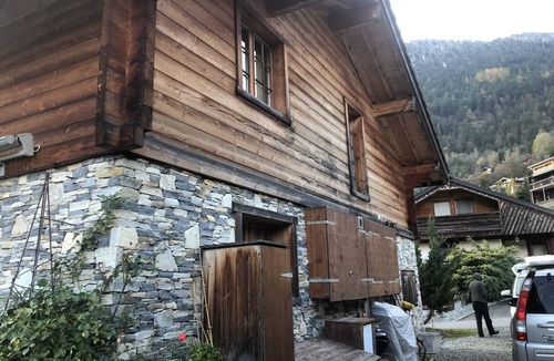 Volleges Ski Chalet | Spacious Wooden Chalet near Verbier with Jacuzzi!