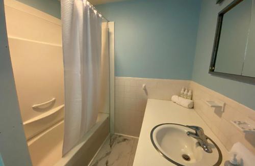 Woods Hole House | Spacious Woods Hole Beach Retreat