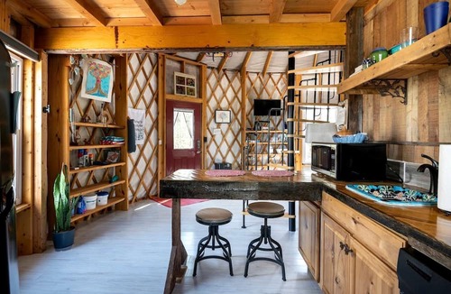 Fancy Gap House | Spacious Yurt with Hot Tub for the Ideal Blue Ridge Parkway Getaway