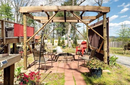 Fancy Gap House | Spacious Yurt with Hot Tub for the Ideal Blue Ridge Parkway Getaway