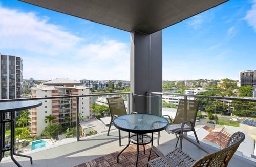 Toowong Apartment | Spaciously Bright 1-Bed Apartment