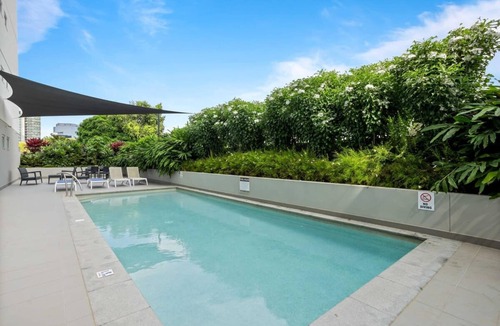 Toowong Apartment | Spaciously Bright 1-Bed Apartment