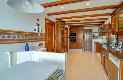 Palamos Apartment | Spaciousness and Comfort: Elegant Seafront Apartment with Terrace in Palamós 🌊✨