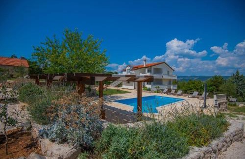 Grubine Villa | Spacius Villa, Heated Pool, near Makarska and Split