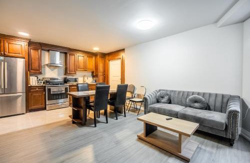 Midtown Toronto House | Spadina Boutique Rooms