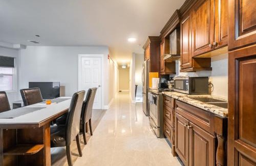 Midtown Toronto House | Spadina Boutique Rooms
