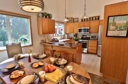 College Place House | Spagnuolo Loop · Spagnuolo.Light, bright, quiet and comfortable