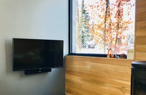 Lac Superieur Village Ski Chalet | Spahaus 7: Luxury Forest Chalet Private Hot Tub 2 Kings A/C Lake Access