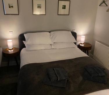 Spalding Apartment | SPALDING - Self Contained Studio Double - An extra single bed can be provided