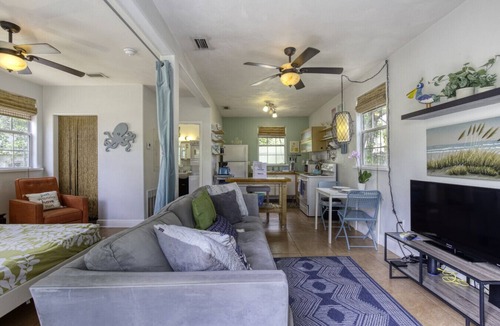 Kingston House | Spanish Bungalow Guest House