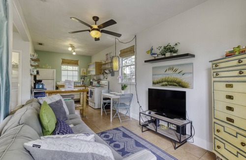 Kingston House | Spanish Bungalow Guest House