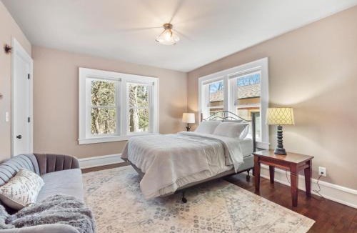 Waupaca House | Spanish Charm 4bed/3bath