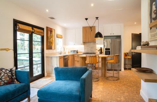 Burbank House | Spanish-style garden Bungalow