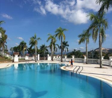 Kampung Paroi Apartment | Spanish Villa homestay