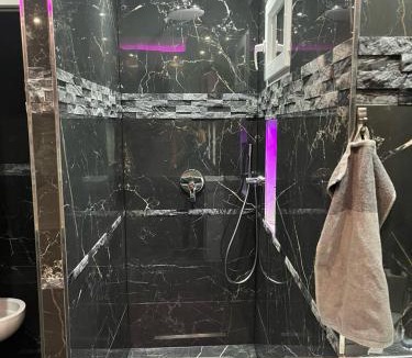 Gonesse Apartment | spapurple95 Suite romantique avec jacuzzi privatif
