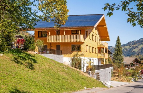 Zweisimmen Apartment | Sparenmoos (OG + DG Nord-Ost) by Interhome