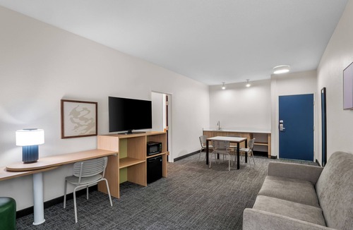 Bryant Pattengill East Hotel | Spark by Hilton Ann Arbor South