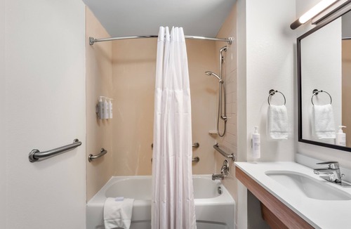 Bryant Pattengill East Hotel | Spark by Hilton Ann Arbor South