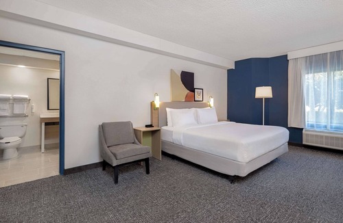Bentonville Hotel | Spark by Hilton Bentonville