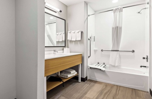 Tulsa Hotel | Spark by Hilton Catoosa