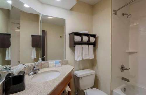 Fairborn Hotel | Spark by Hilton Dayton Fairborn