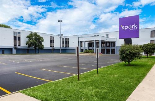 Des Plaines Hotel | Spark by Hilton Des Plaines Chicago O'Hare