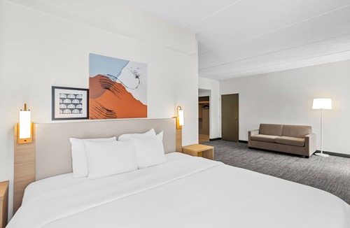 Des Plaines Hotel | Spark by Hilton Des Plaines Chicago O'Hare