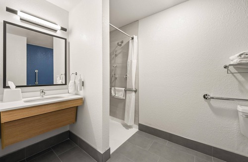 Eden Prairie Hotel | Spark by Hilton Eden Prairie