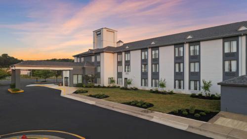 Fredericksburg Hotel | Spark By Hilton Fredericksburg Southpoint