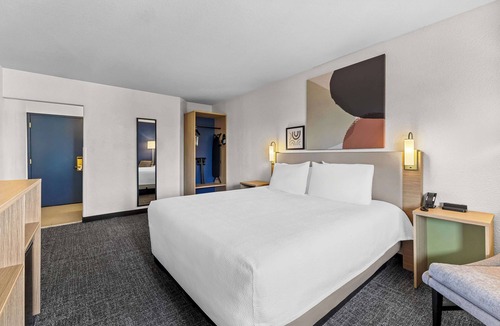 Glendale Hotel | Spark by Hilton Glendale Phoenix North