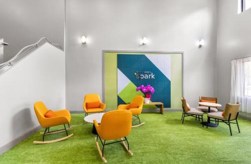 Woodlake - Briar Meadow Hotel | Spark by Hilton Houston near the Galleria