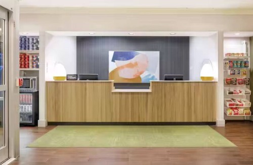 Woodlake - Briar Meadow Hotel | Spark by Hilton Houston near the Galleria