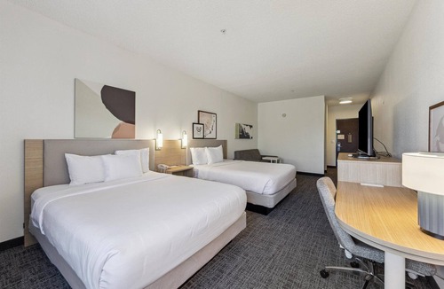 Woodlake - Briar Meadow Hotel | Spark by Hilton Houston near the Galleria