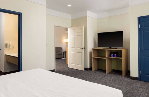 Barker Hotel | Spark by Hilton Houston West Clay Road