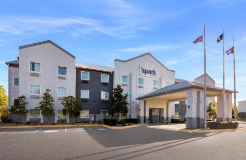 La Grange Hotel | Spark by Hilton La Grange
