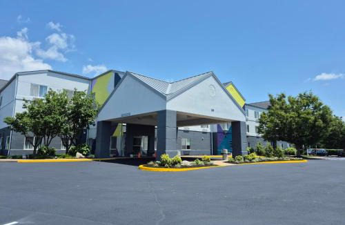 Rohrerstown Hotel | Spark by Hilton Lancaster