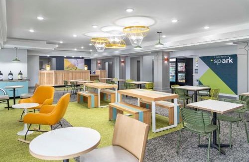 Lansing Hotel | Spark By Hilton Lansing