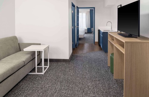 Lansing Hotel | Spark by Hilton Lansing