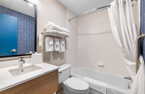 Lockport Hotel | Spark by Hilton Lockport