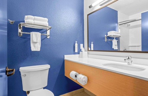 Modesto Hotel | Spark by Hilton Modesto