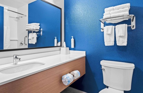 Modesto Hotel | Spark by Hilton Modesto